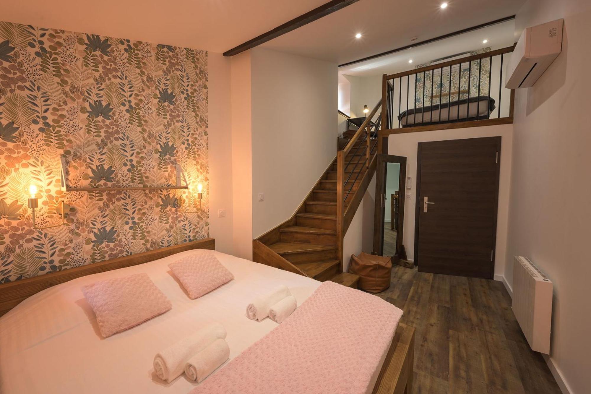 Hotel De La Croisee Poncin Εξωτερικό φωτογραφία