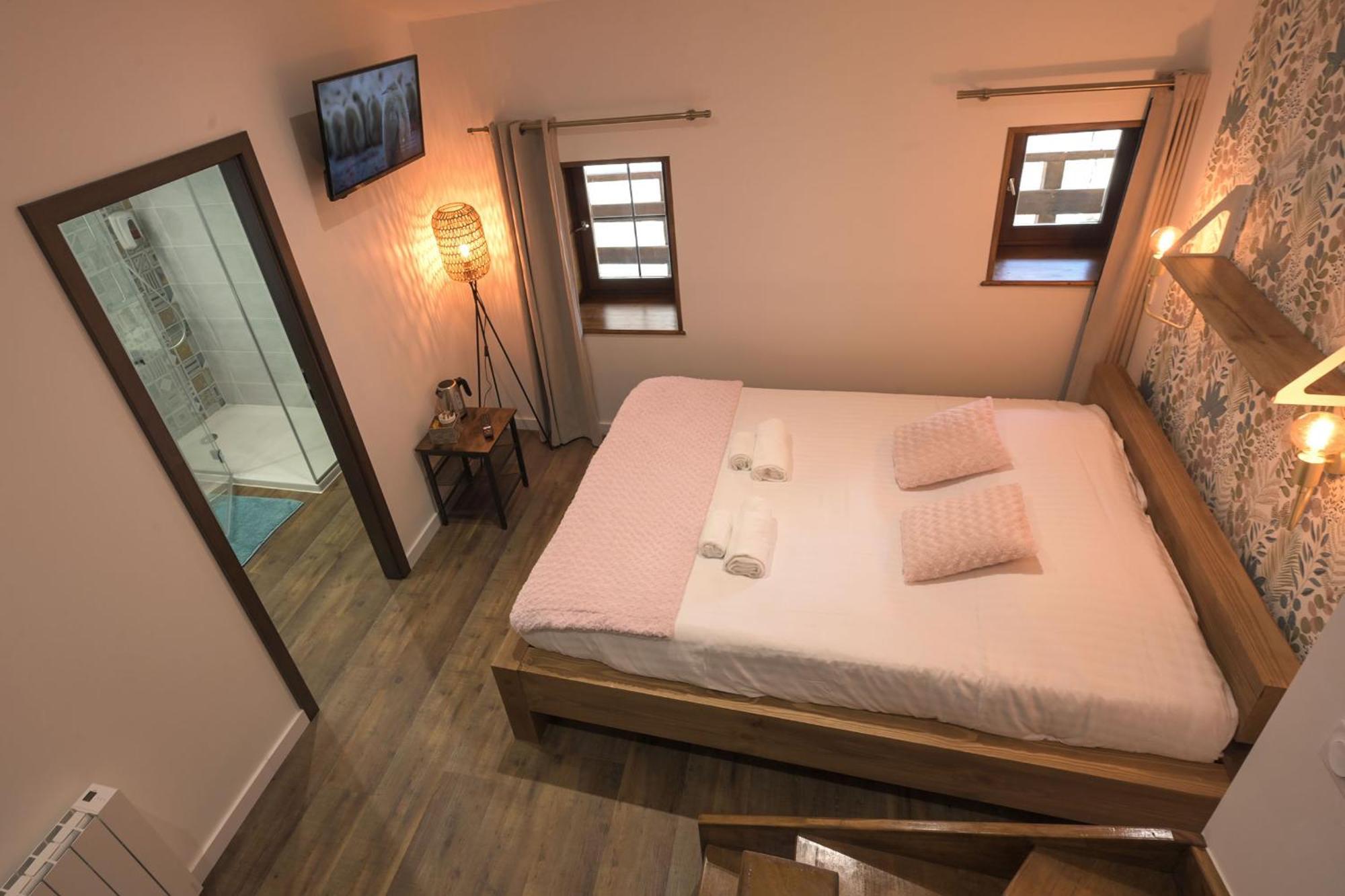 Hotel De La Croisee Poncin Εξωτερικό φωτογραφία