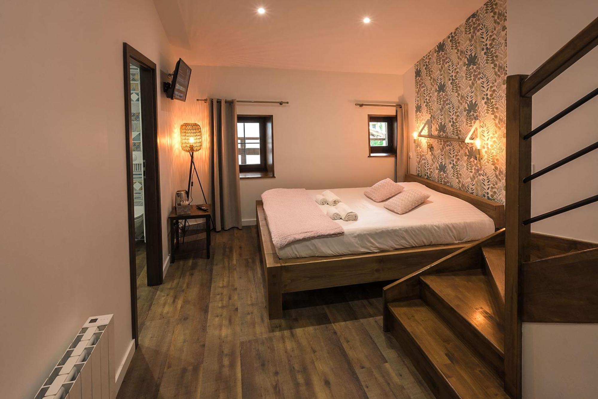 Hotel De La Croisee Poncin Εξωτερικό φωτογραφία