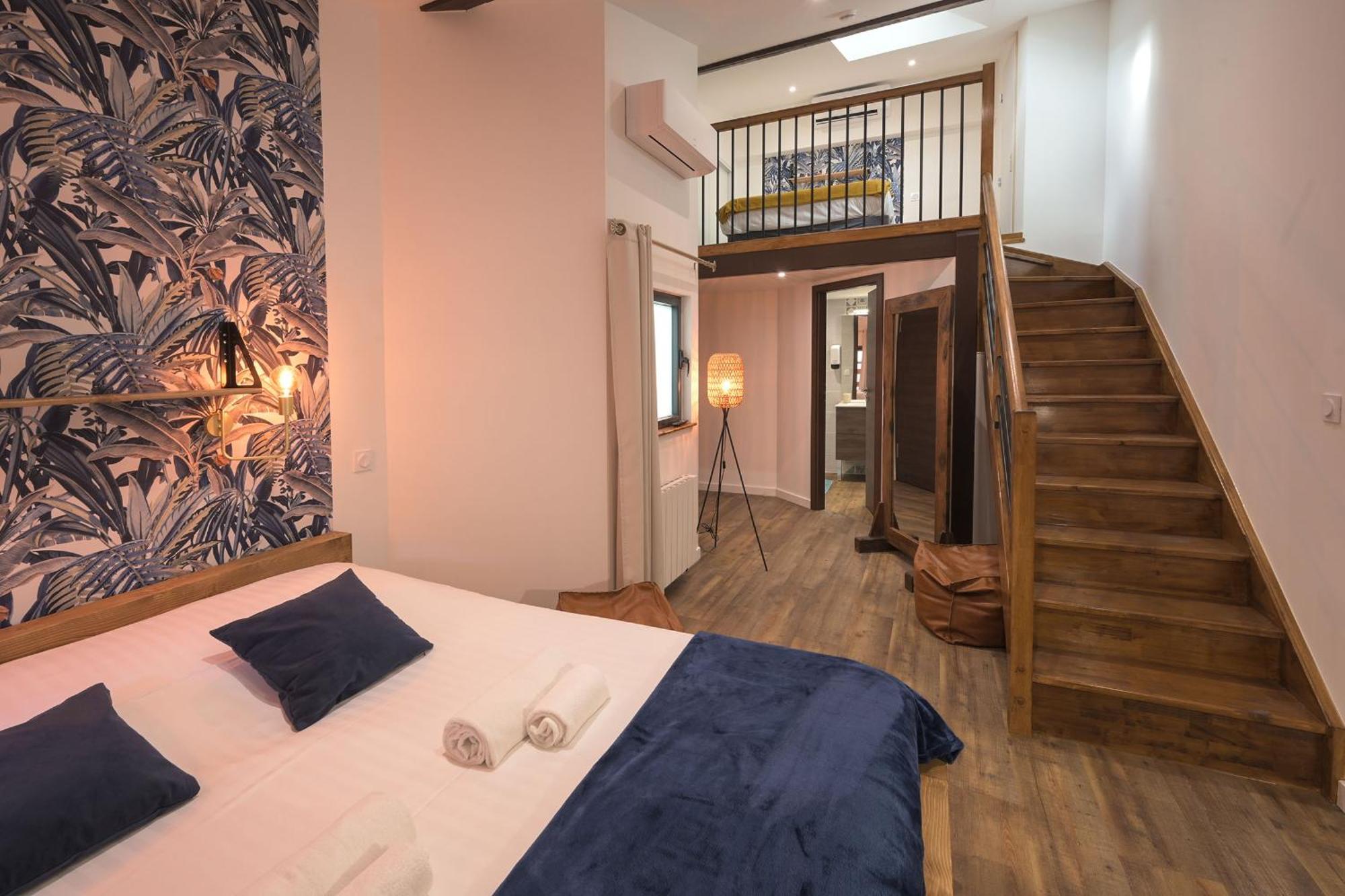 Hotel De La Croisee Poncin Εξωτερικό φωτογραφία
