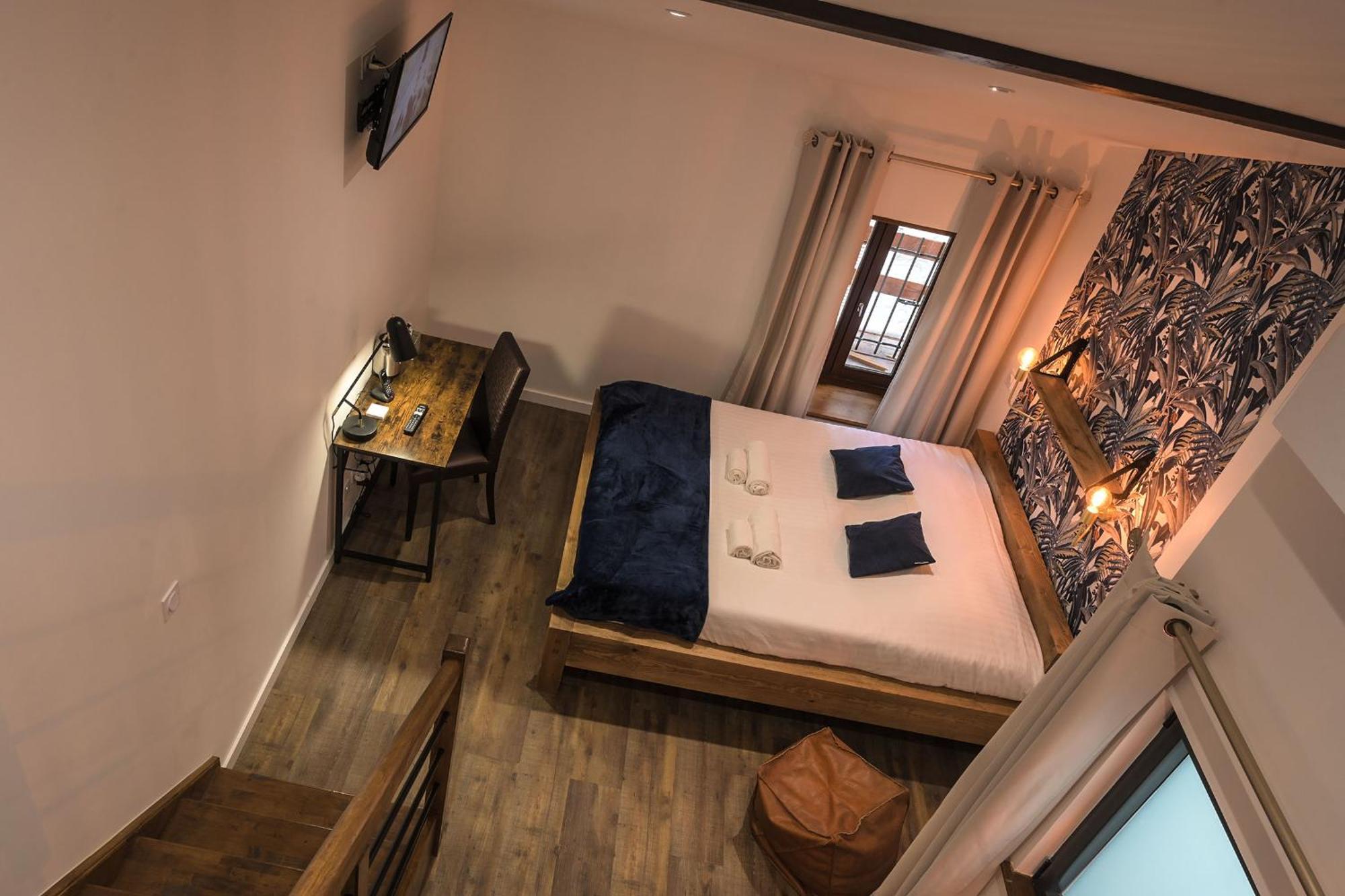 Hotel De La Croisee Poncin Εξωτερικό φωτογραφία