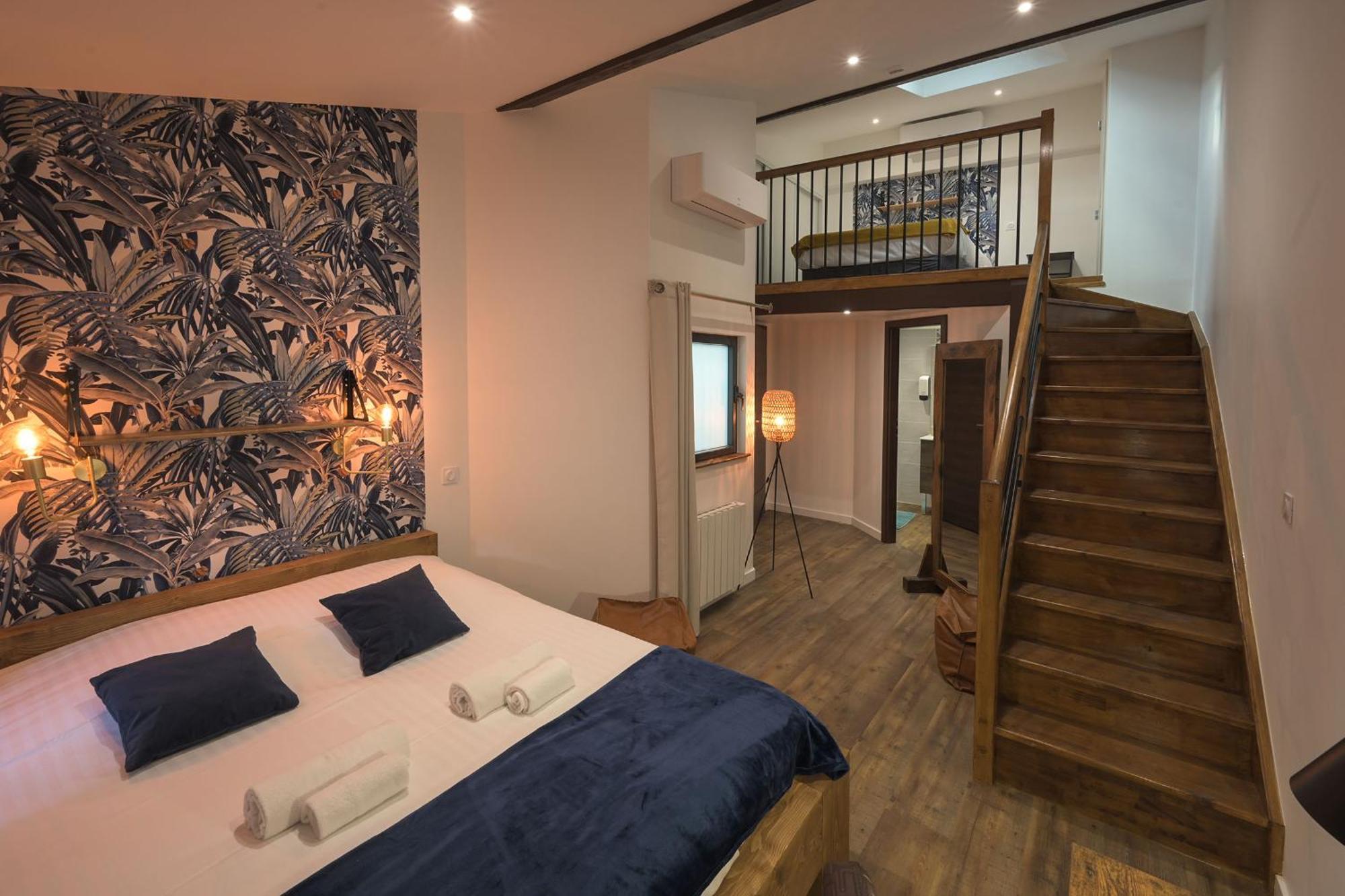 Hotel De La Croisee Poncin Εξωτερικό φωτογραφία