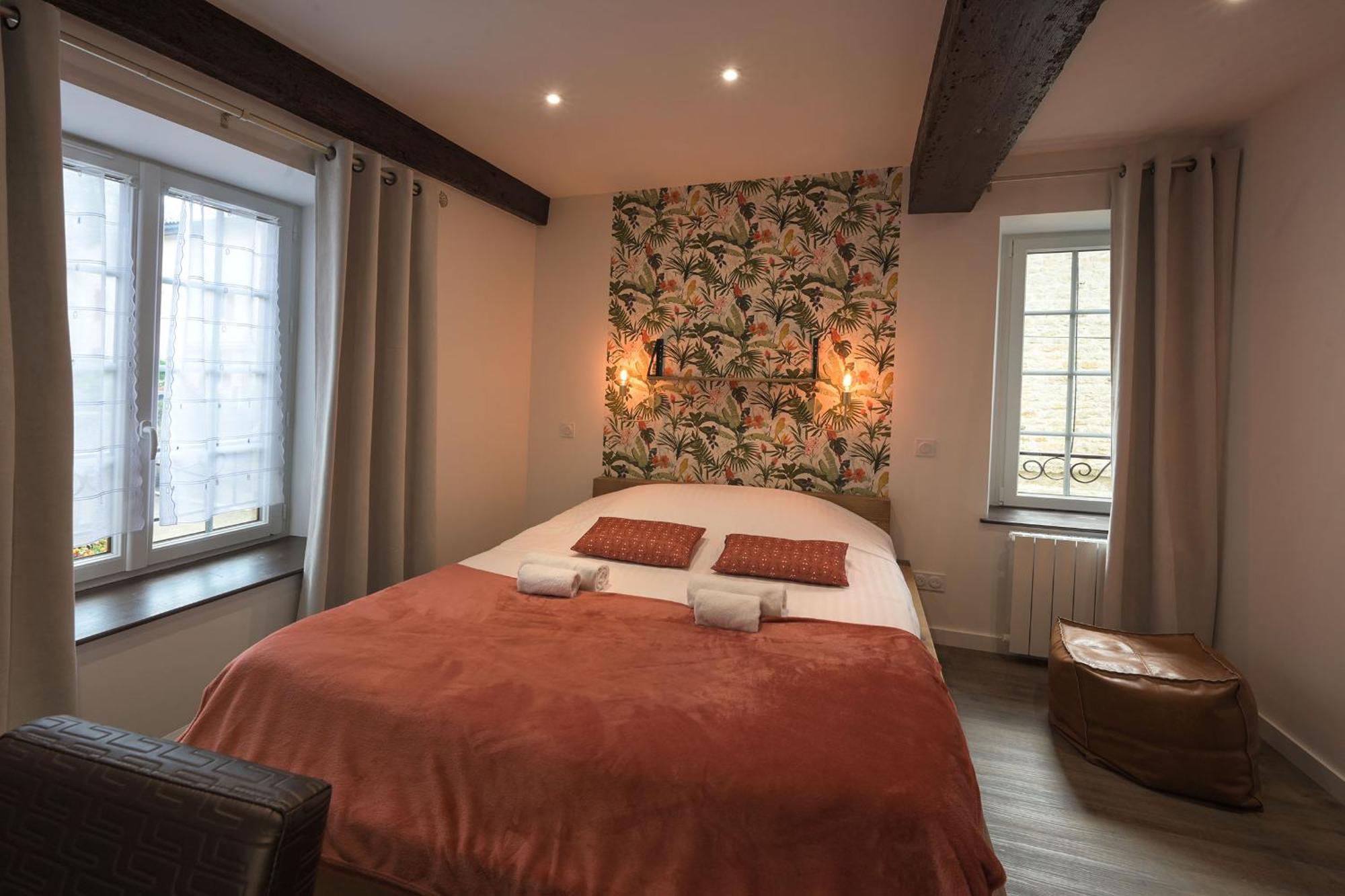 Hotel De La Croisee Poncin Εξωτερικό φωτογραφία