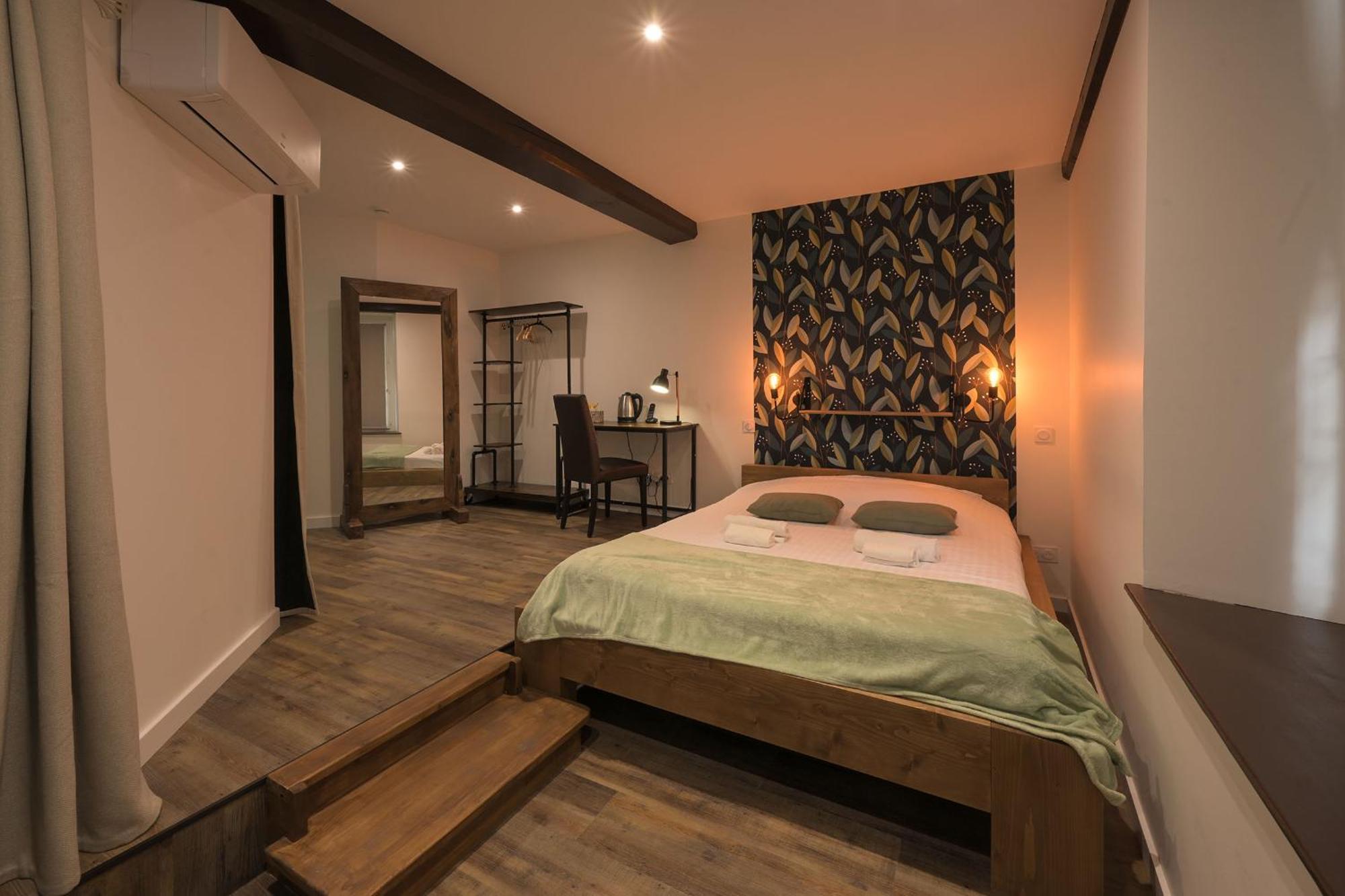 Hotel De La Croisee Poncin Εξωτερικό φωτογραφία