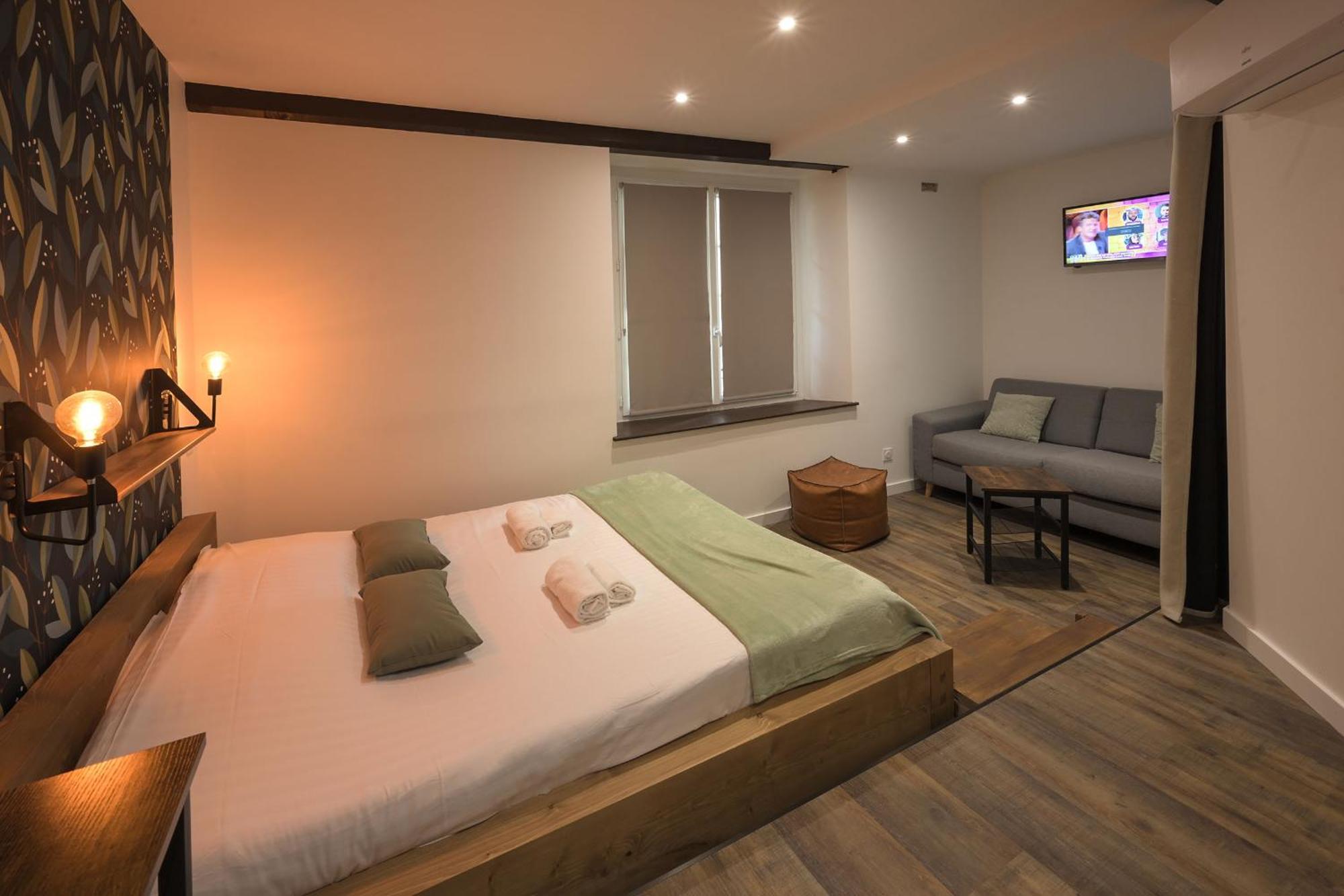 Hotel De La Croisee Poncin Εξωτερικό φωτογραφία
