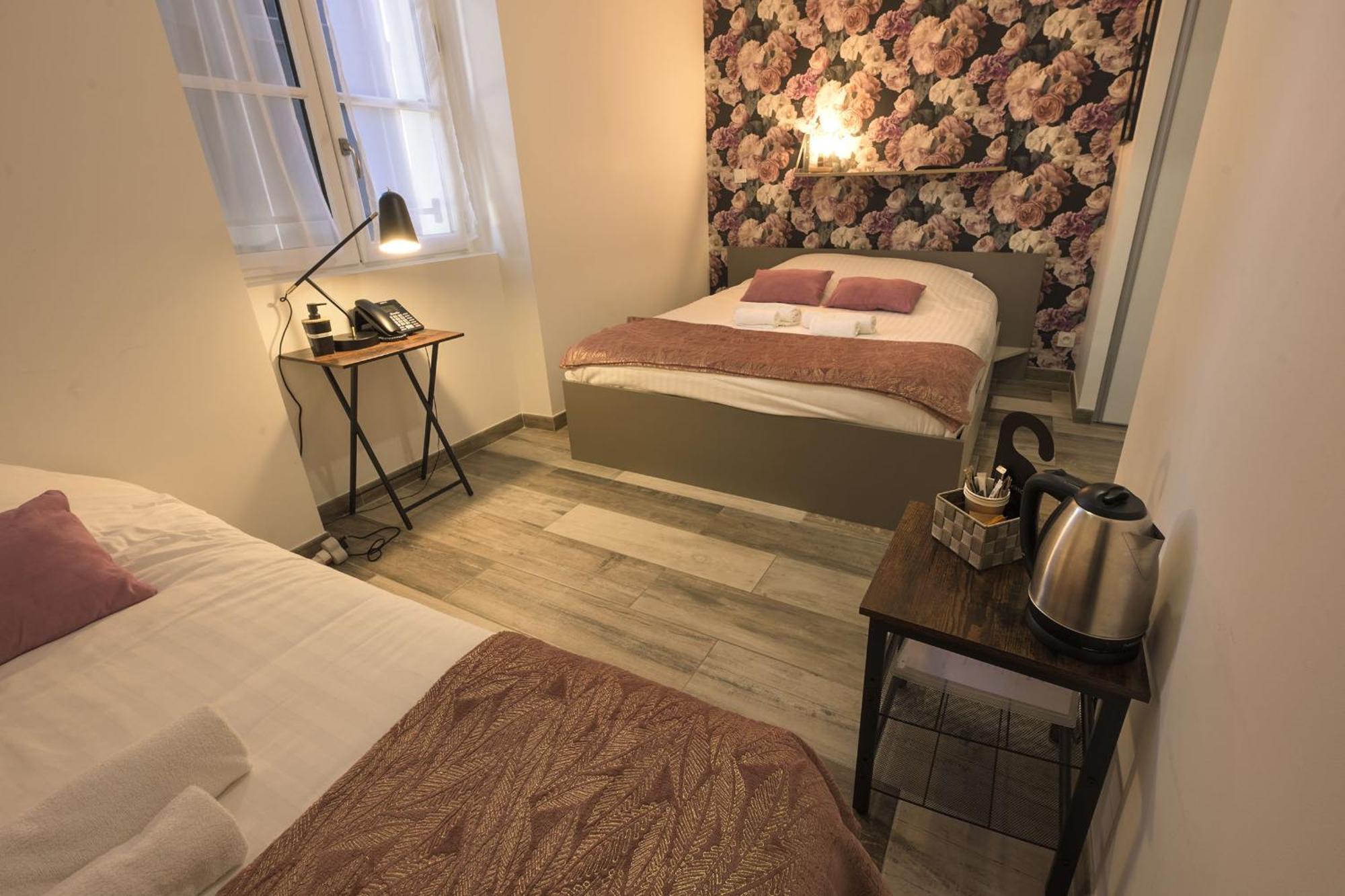 Hotel De La Croisee Poncin Εξωτερικό φωτογραφία