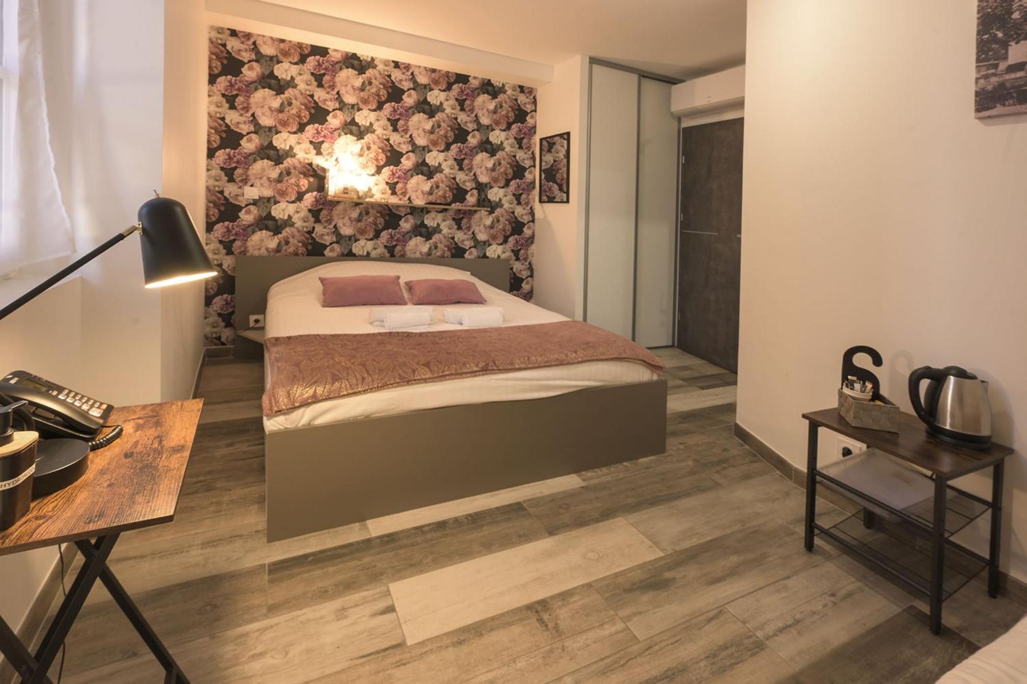 Hotel De La Croisee Poncin Εξωτερικό φωτογραφία