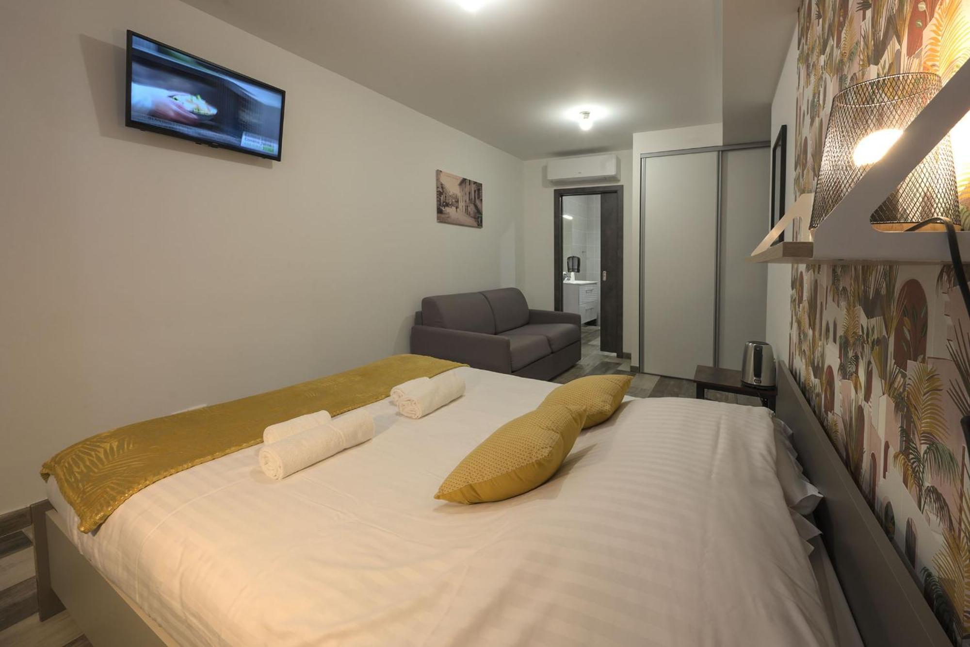 Hotel De La Croisee Poncin Εξωτερικό φωτογραφία