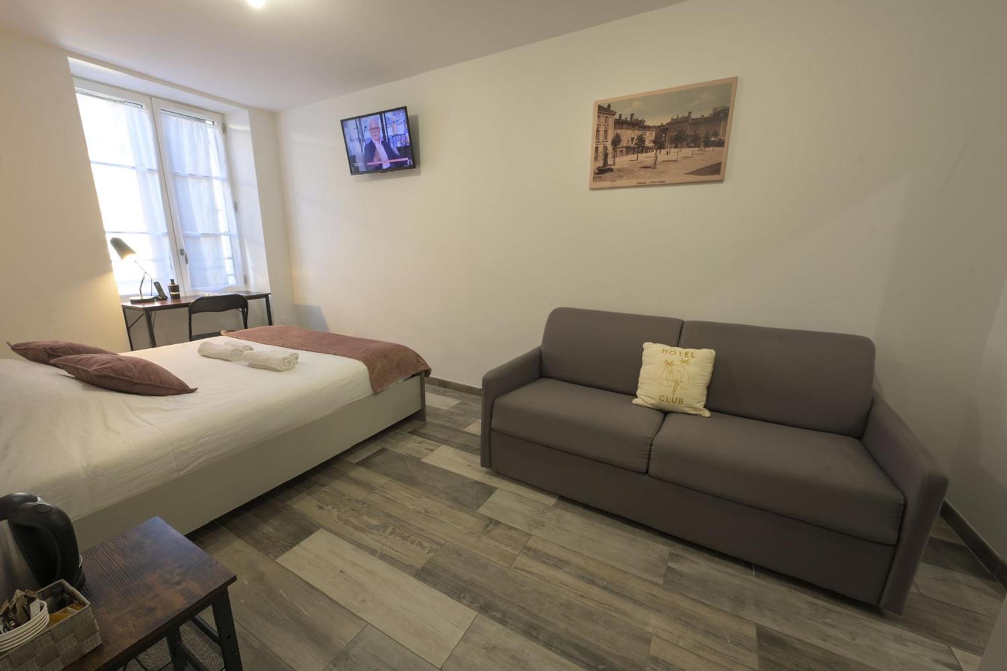 Hotel De La Croisee Poncin Εξωτερικό φωτογραφία