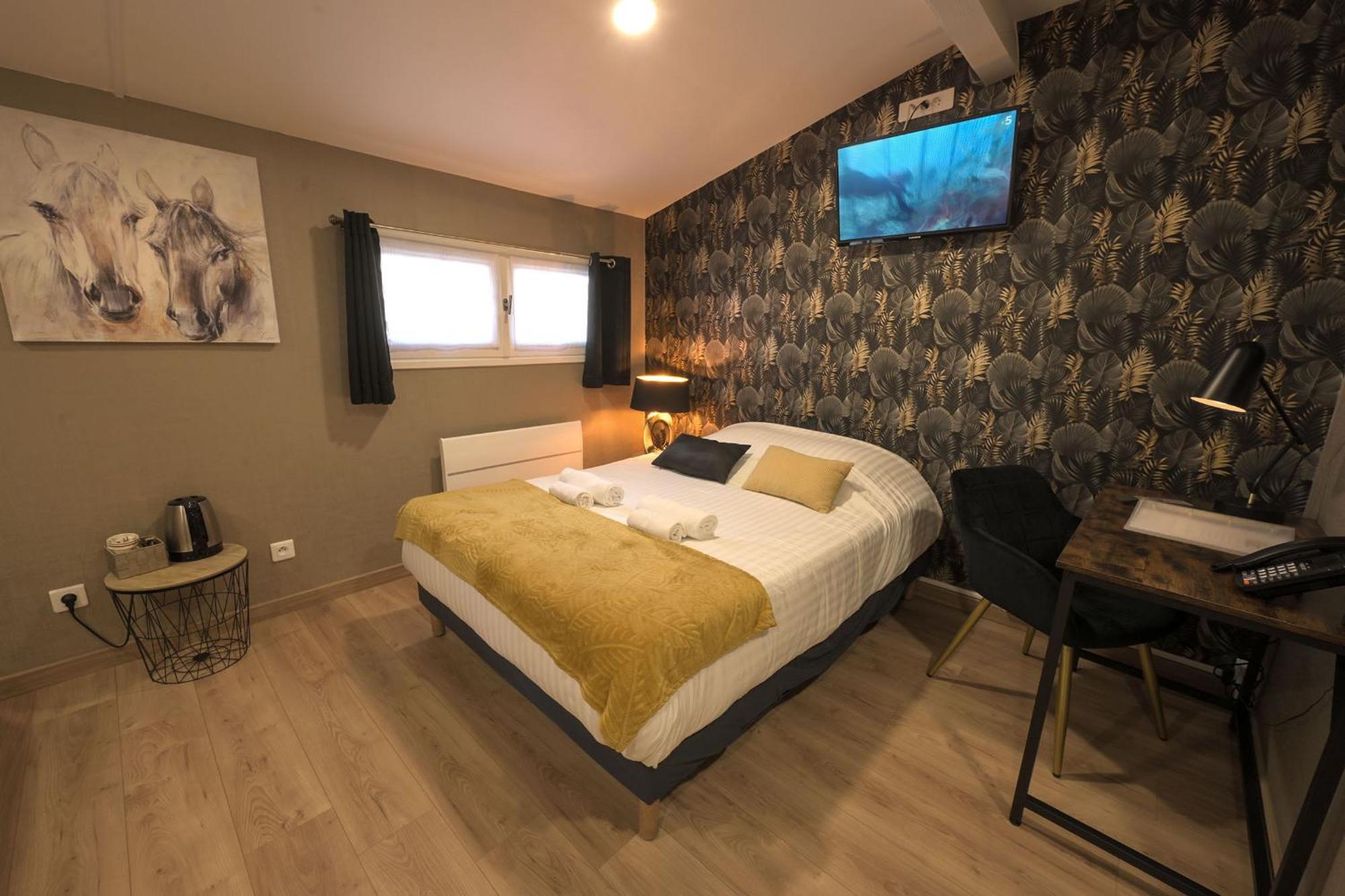 Hotel De La Croisee Poncin Εξωτερικό φωτογραφία
