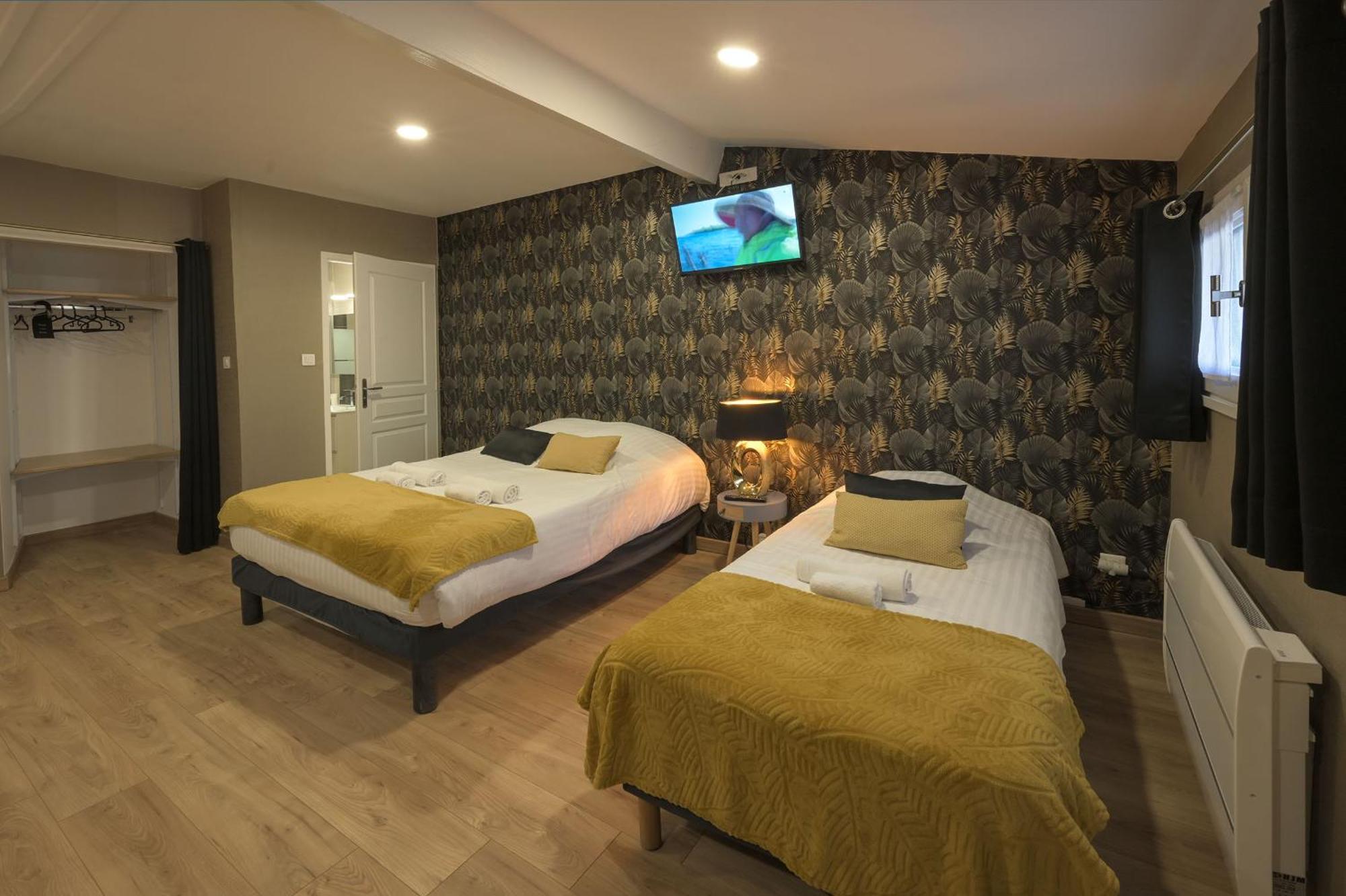 Hotel De La Croisee Poncin Εξωτερικό φωτογραφία