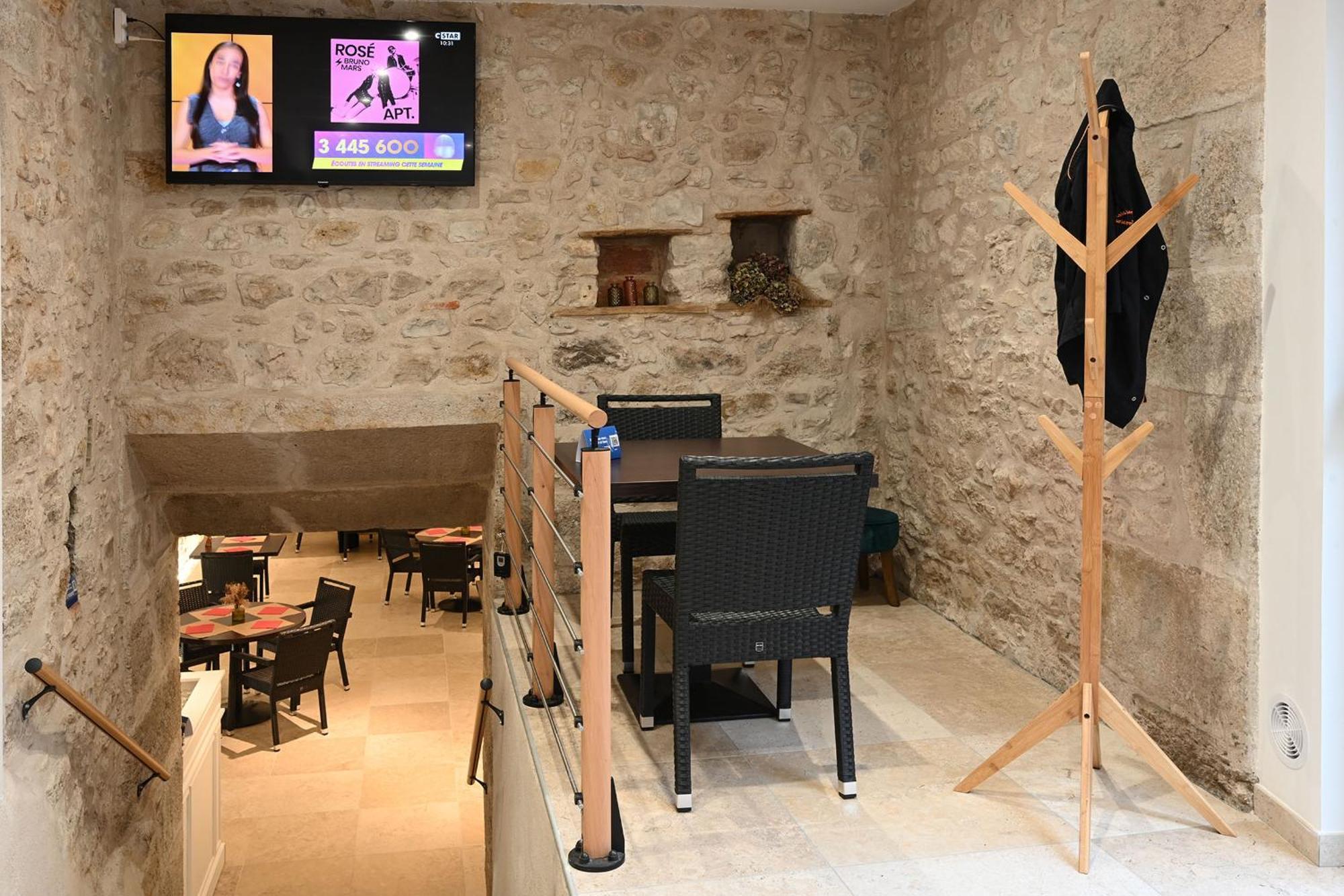 Hotel De La Croisee Poncin Εξωτερικό φωτογραφία