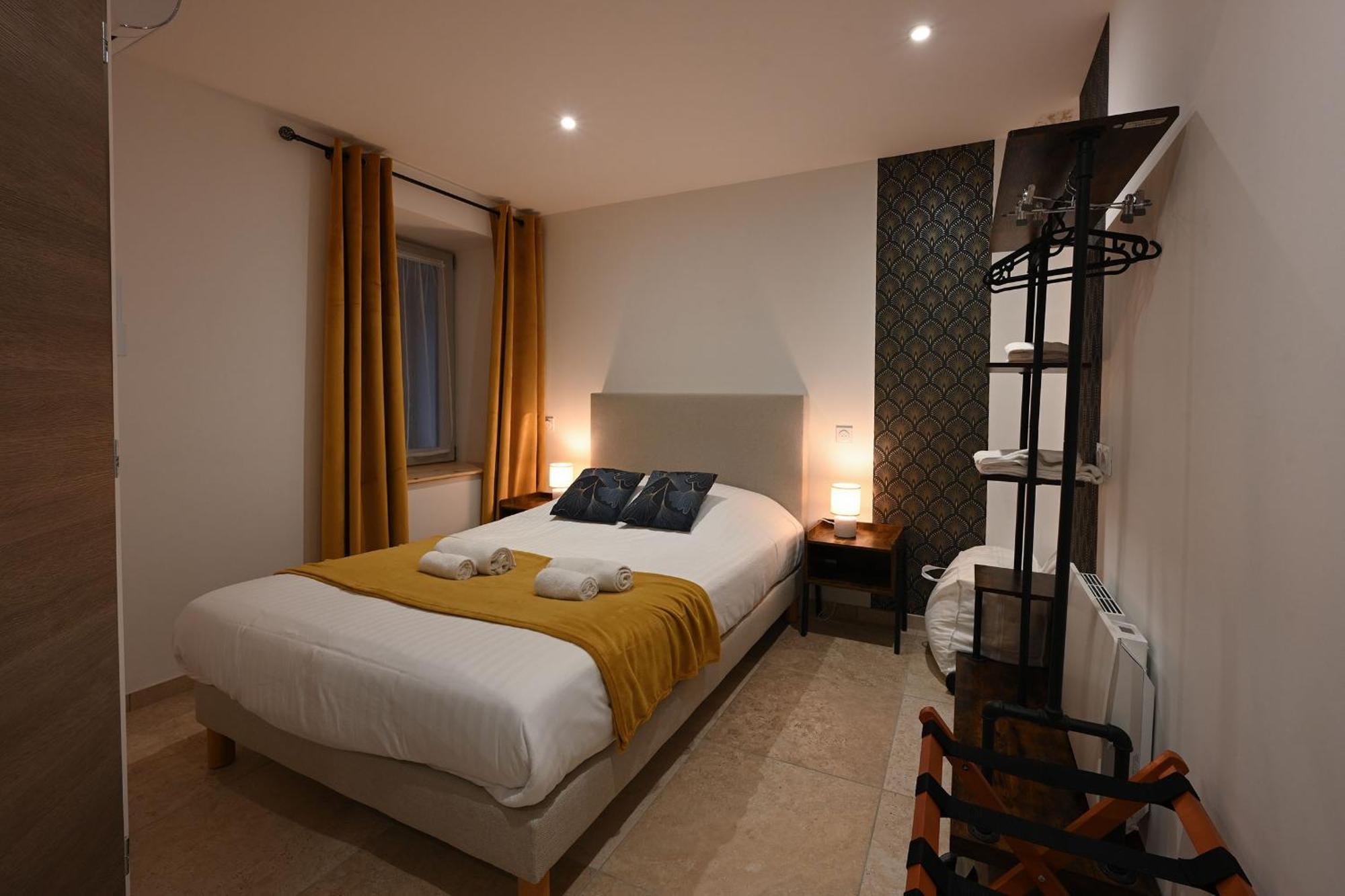 Hotel De La Croisee Poncin Εξωτερικό φωτογραφία